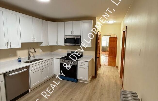 1011 N FRANCISCO AVE
