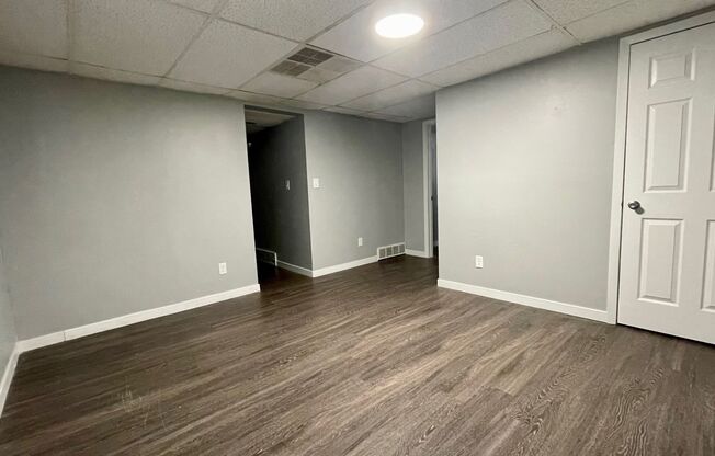 3 beds, 1 bath, 800 sqft, $925, Unit #1 (Basement)