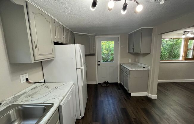 Completely remodeled 3 Bedroom home in Irma!