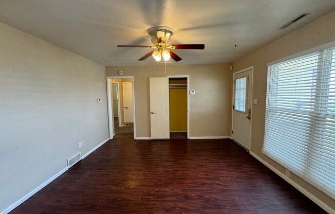 3 beds, 1 bath, $1,095