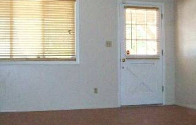 Spacious 4 Bed Home with Pool & Arizona Room