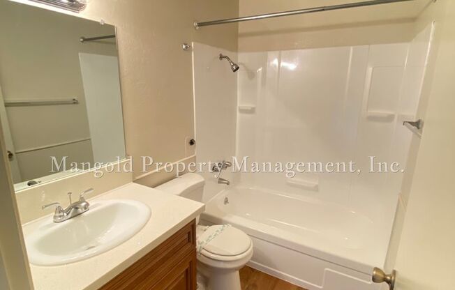 2 beds, 1 bath, 630 sqft, $2,325, Unit F-09