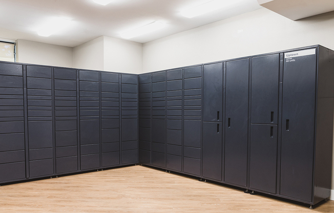 Self-service Amazon Hub package lockers