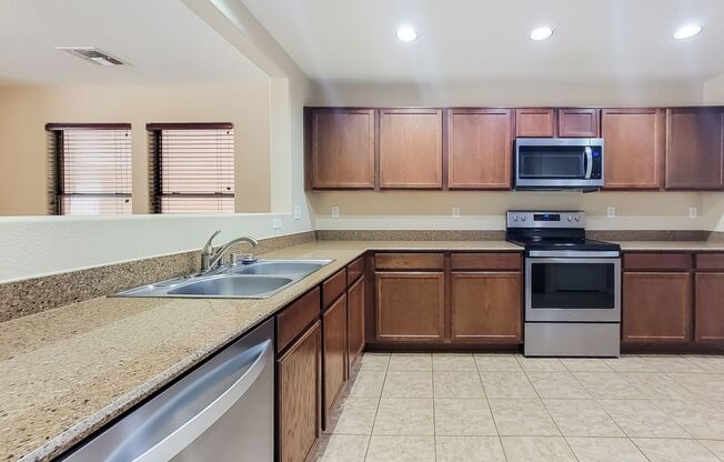 Large fully applianced kitchen!