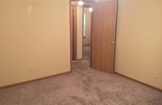 4 beds, 2 baths, $1,250