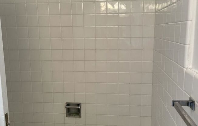 1 bed, 1 bath, 768 sqft, $1,450, Unit Royal York 809