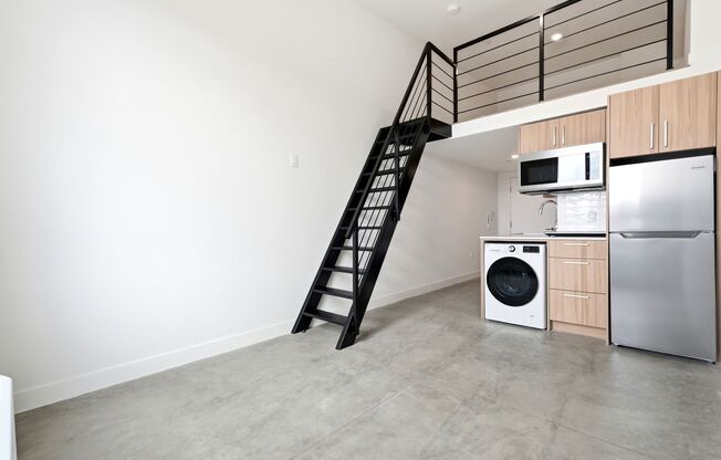 Studio, 1 bath, 334 sqft, $1,595, Unit 303-C