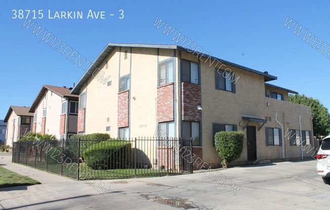 38715 LARKIN AVE