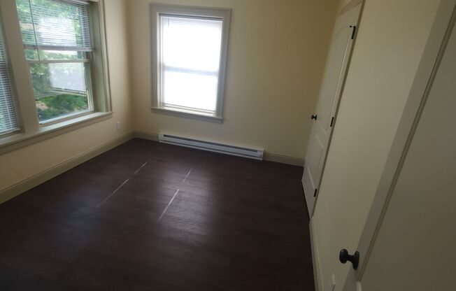 2 beds, 1 bath, 800 sqft, $1,495