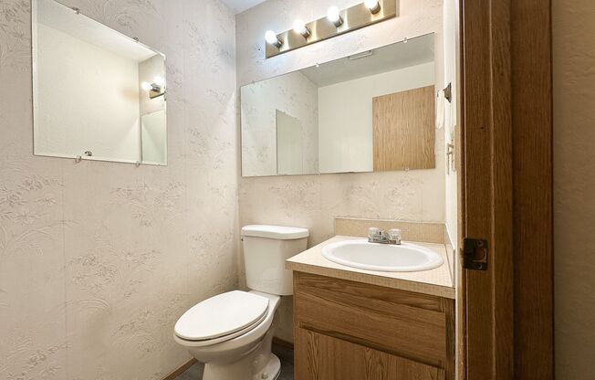 Charming 3-Bed Townhouse in Quiet Neighborhood Across from Park!