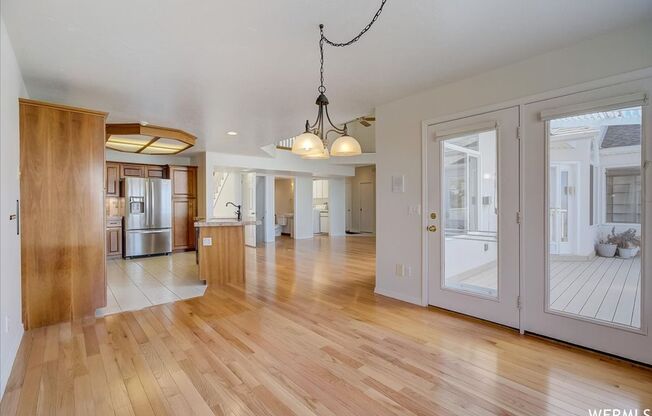 Large 6 Bedroom Home, 3 Car Garage, Gorgeous Views