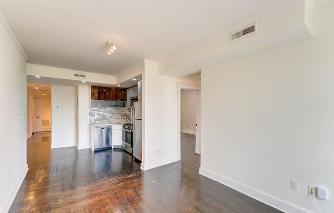 3 beds, 2 baths, 736 sqft, $2,695, Unit 36
