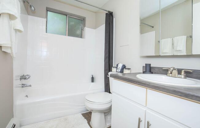 1 bed, 1 bath, 551 sqft, $1,349