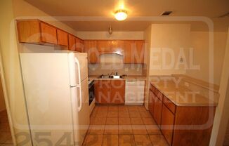 2 beds, 1.5 baths, $925, Unit B