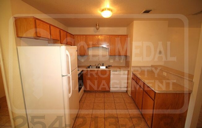 2 beds, 1.5 baths, $925, Unit B