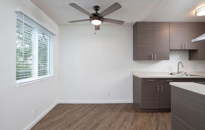 2 beds, 2 baths, 987 sqft, $2,895, Unit 40-10