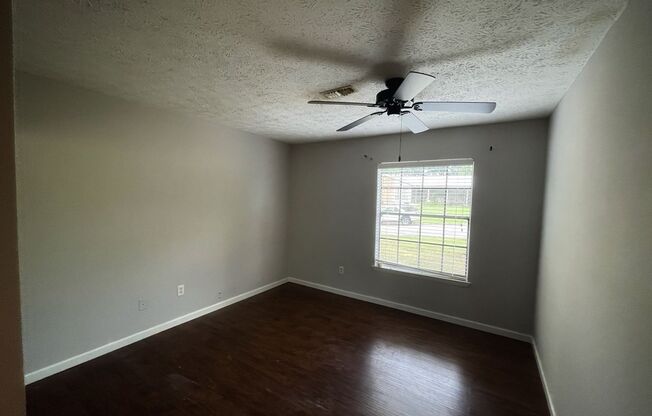 3 beds, 2 baths, $1,395