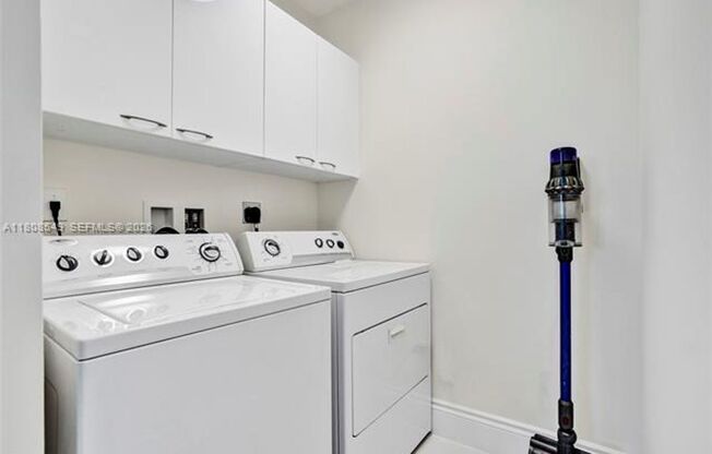3 beds, 3.5 baths, $12,050, Unit # 1604