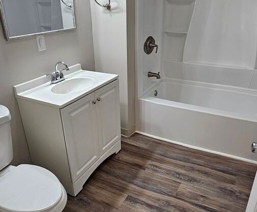 2 beds, 1 bath, 760 sqft, $2,200, Unit 109 S #1