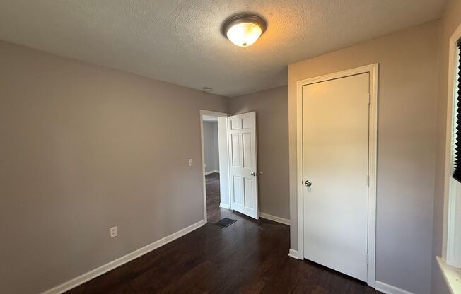 Charming 2-Bedroom Home in Godwin Heights – Great Location!