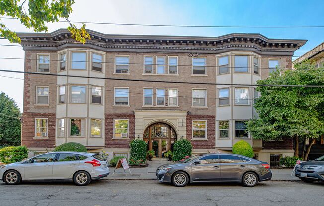 Rialto Court Apartments | MOVE-IN SPECIAL: ONE MONTH FREE RENT