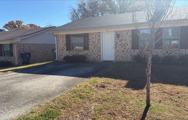 2 beds, 1 bath, $1,355, Unit 811 McClenny Dr. #M04