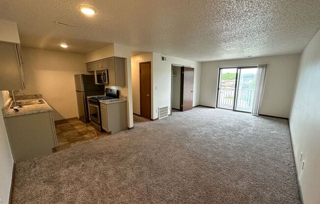 2 beds, 1 bath, $750