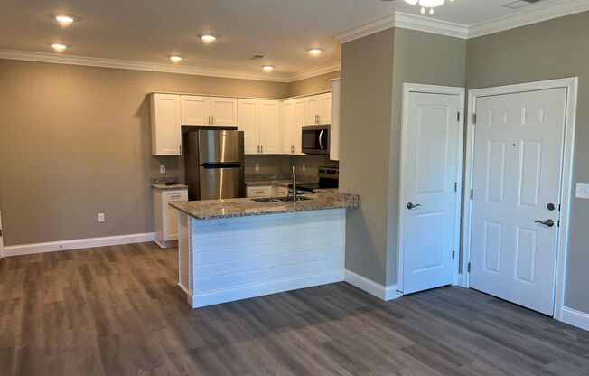 2 beds, 2 baths, 979 sqft, $1,130, Unit 911