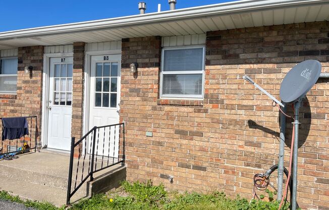 2 beds, 1 bath, 900 sqft, $850, Unit B8