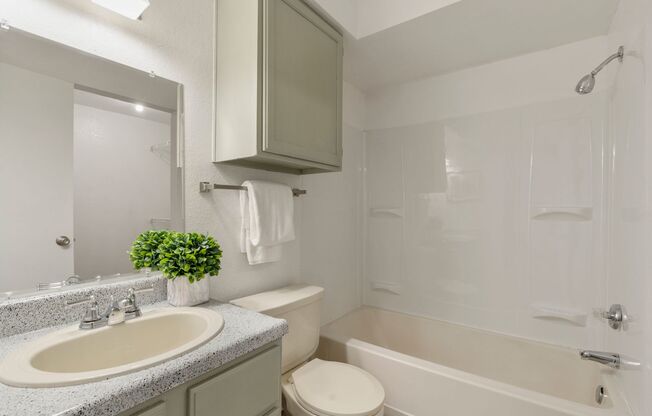 2 beds, 2 baths, 800 sqft, $999, Unit B06