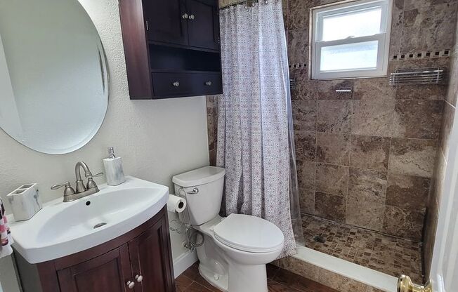 2 beds, 1 bath, $2,100