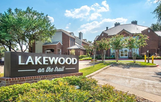 Welcome to Lakewood on the Trail! Downtown Dallas Apartment rental
