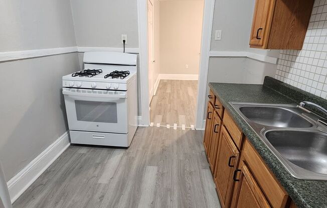 1 bed, 1 bath, $850, Unit Unit 2