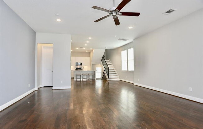 1227 W 19 ST