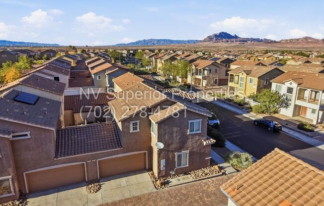 Henderson!!! Community: Cadence!! 4 Bedrooms!!! Bed & Full bath downstairs!! Loft/computer area upstairs!! Jack N Jill Bath!! Playground!!