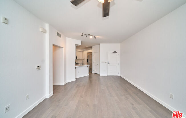 1 bed, 1 bath, 700 sqft, $2,700, Unit 103