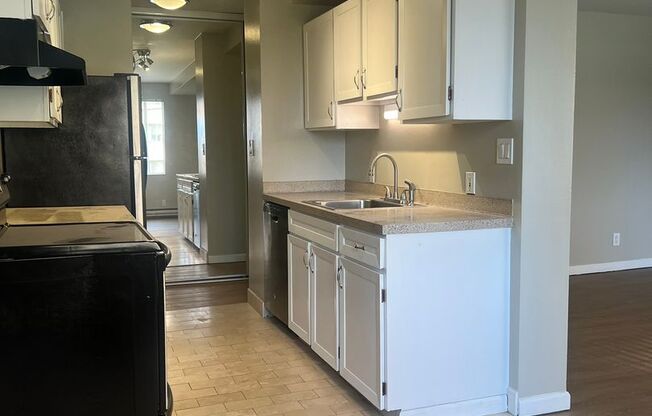 2 beds, 1 bath, 856 sqft, $1,850, Unit 105