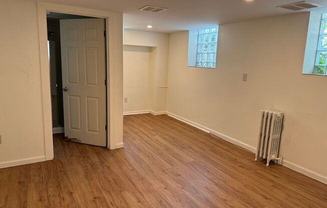 3 beds, 2 baths, $2,325, Unit 114B