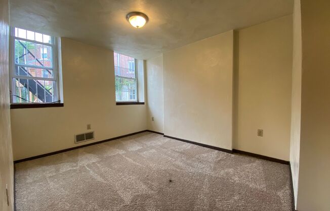 Large 3 Bedroom Apartment on Bates Street! Great for Pitt Students! Call Today!