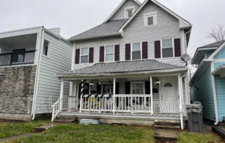 2116 WOODLAWN AVE