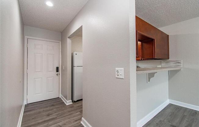 2 beds, 2 baths, 864 sqft, $1,400