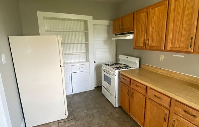 2 beds, 1 bath, $889, Unit 1714 Oakland St