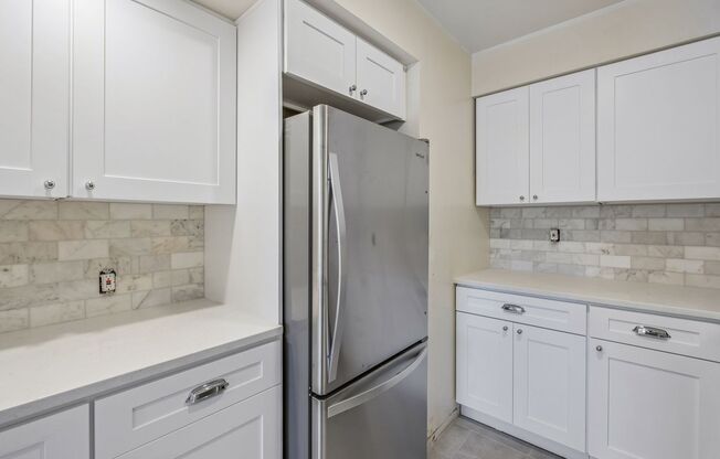 3 beds, 2 baths, 1,209 sqft, $2,330, Unit 115