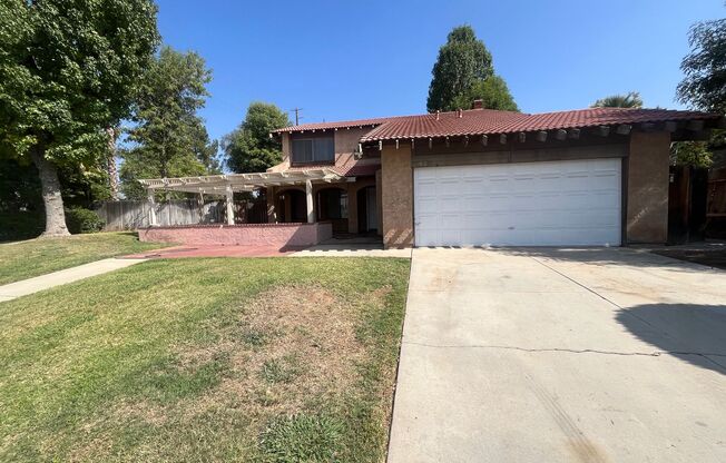 Two-Story 3-Bedroom Redlands Home on a Cul de Sac!