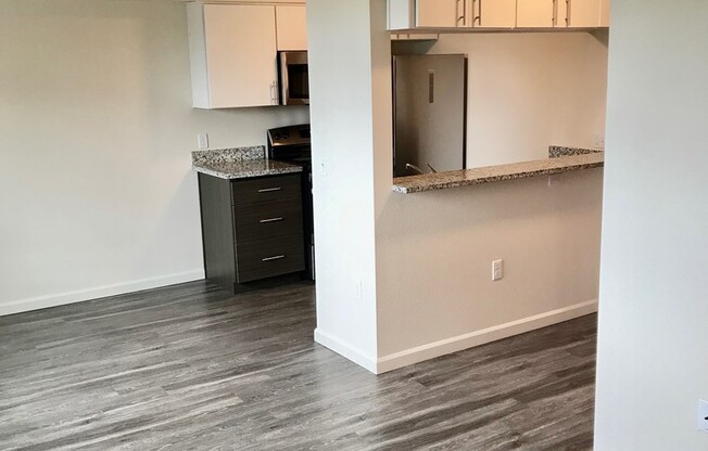 Studio, 1 bath, 355 sqft, $995, Unit 304