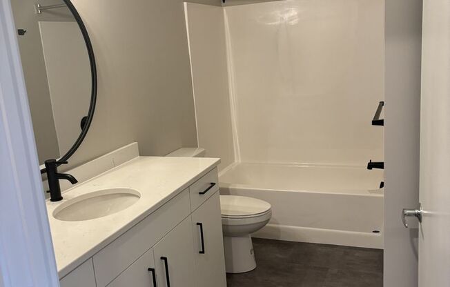 1 bed, 1 bath, 705 sqft, $1,300, Unit 219