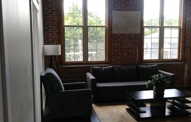 2 beds, 1 bath, 831 sqft, $2,100, Unit 305