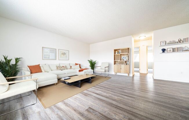 2 beds, 2 baths, 931 sqft, $2,425, Unit 41