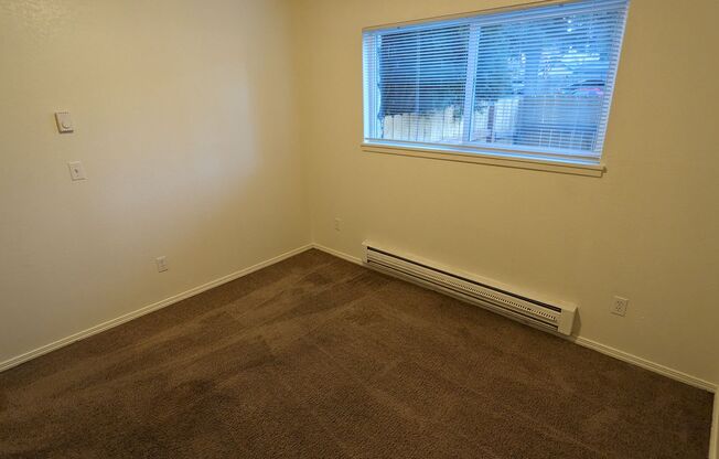 2 beds, 2 baths, 900 sqft, $1,525, Unit #24