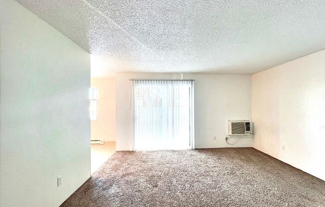 1 bed, 1 bath, 655 sqft, $1,128, Unit E31